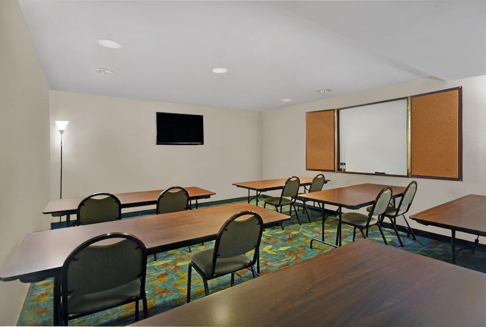 Candlewood Suites Columbia-Fort Jackson By Ihg Bagian luar foto